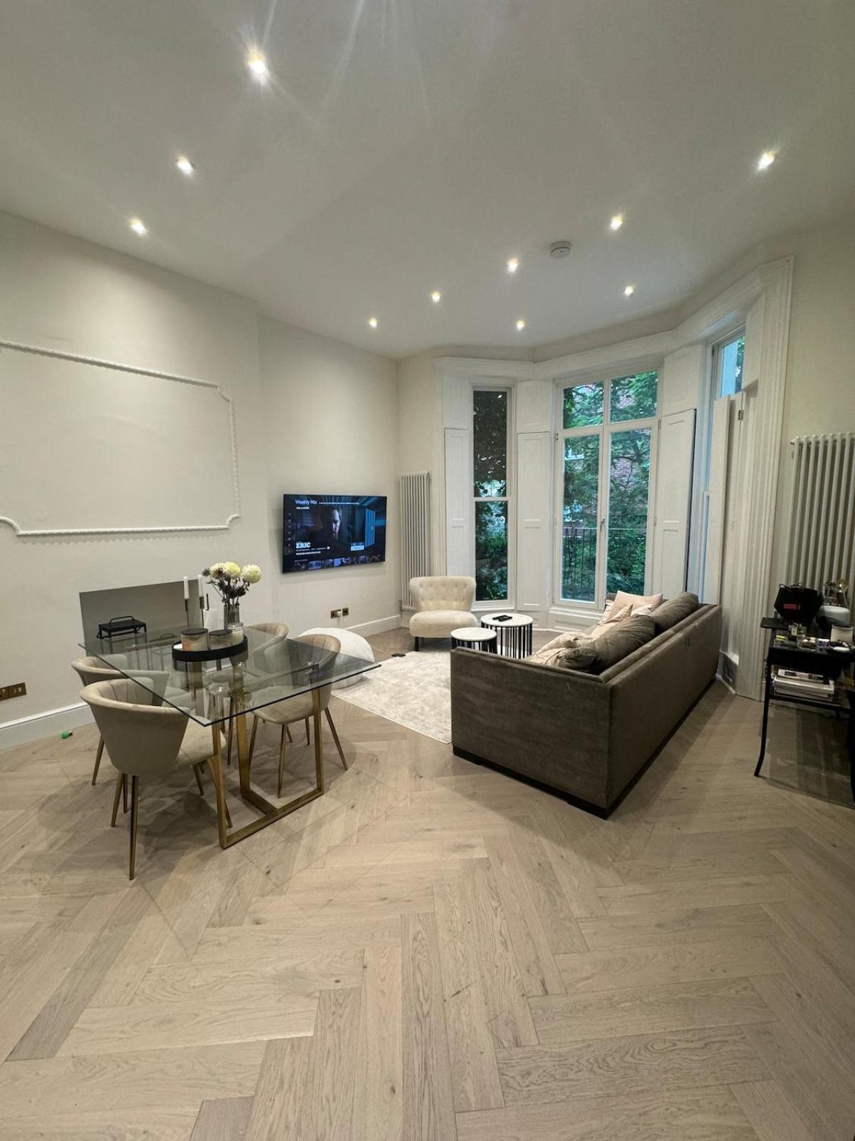 The Location! Holland Park Londra